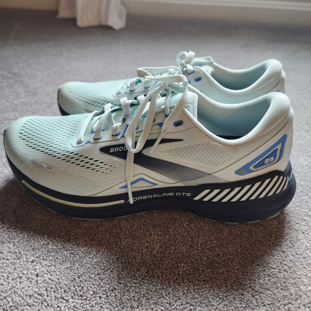 Brooks Women's Running Shoes - Light GREEN